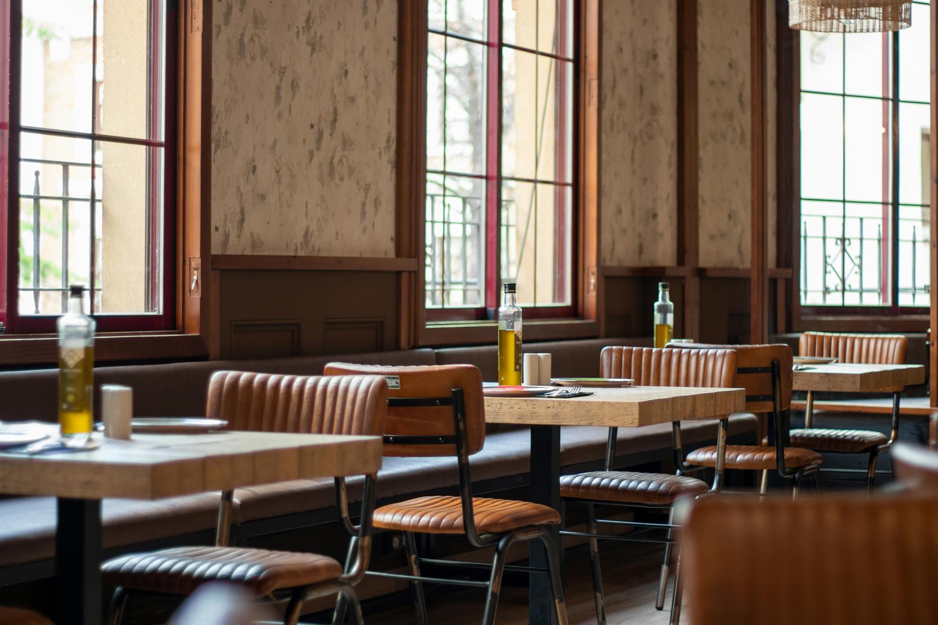 empty-restaurant