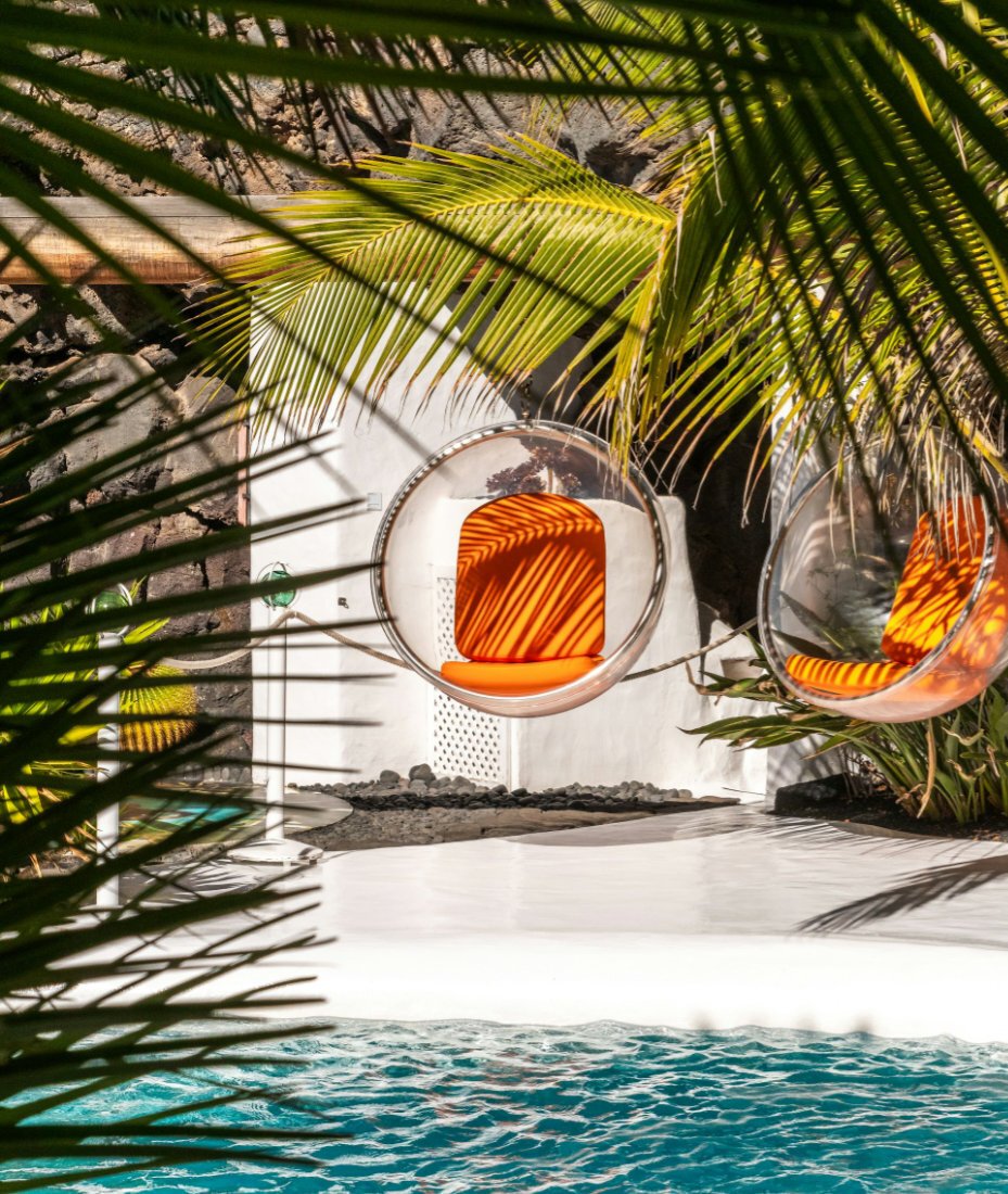 poolside-bubble-swings